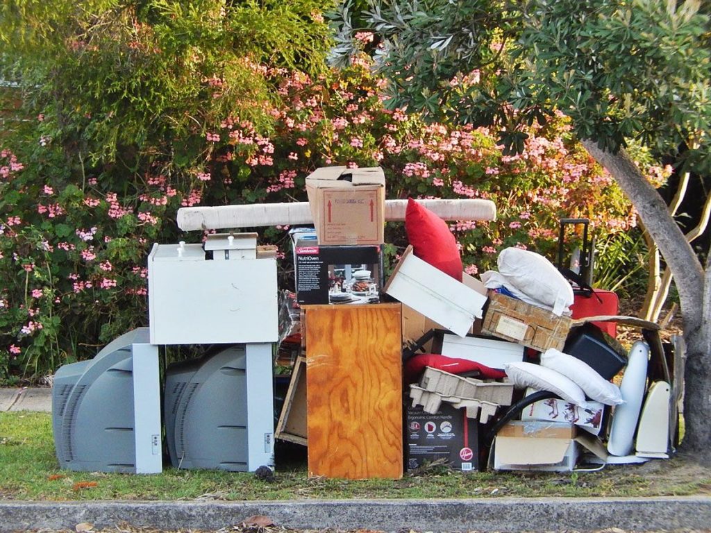 junk Removal in shoreline